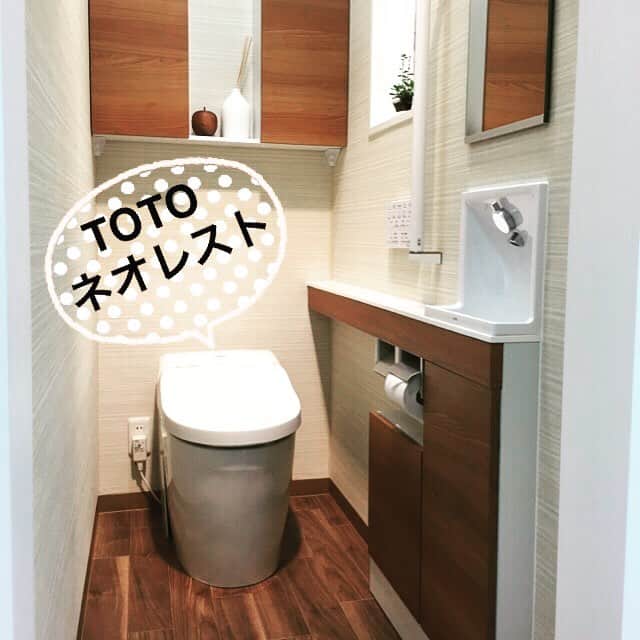 株式会社 颯美建設のインスタグラム：「#TOTO #ネオレスト #展示品 #木目調 #人気 ですよね💞  #neorest #収納ボックス #キレイ除菌水 #かわいい #トイレ #toilet #restroom」
