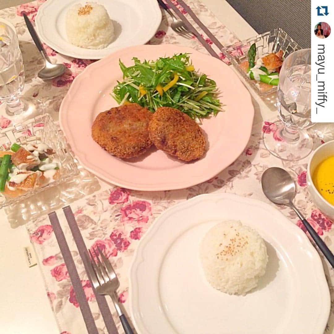 BETTER HOMEさんのインスタグラム写真 - (BETTER HOMEInstagram)「ベターホームには、実用料理から特別な日の料理まで、お肉料理25品が習える『お肉料理の会』というコースがあります。 「とにかくおいしい」「我が家の定番になった」と長きにわたって人気のコース。  ジューシーな特製メンチカツ、ぜひ皆さんにも味わっていただきたい！  #ベターホーム #家のごはんフォトグランプリ  #Repost @mayu_miffy_ with @repostapp. ・・・ 旦那さんと週末ごはん🍳ベターホームの復習メニュー、レシピ通りに作ると無駄なく美味しい❤️ #ベターホーム#家のごはんフォトグランプリ#お肉料理の会#メンチカツ#チキンのグレープフルーツのサラダ#にんじんのポタージュ#お料理はじめての会#水菜のサラダ#かんたん中華ドレッシング#テーブルコーディネート #ローラアシュレイ」2月22日 15時45分 - betterhome_jp