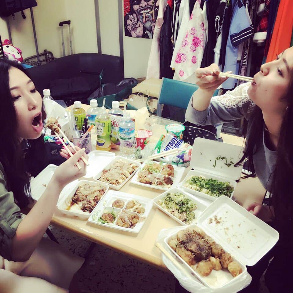 佐山愛のインスタグラム：「土日の大阪&愛知イベントの写真❤️Part.2  #イベント #サイン会 #溜池ゴロー #大阪 #たこやき #タコパ」