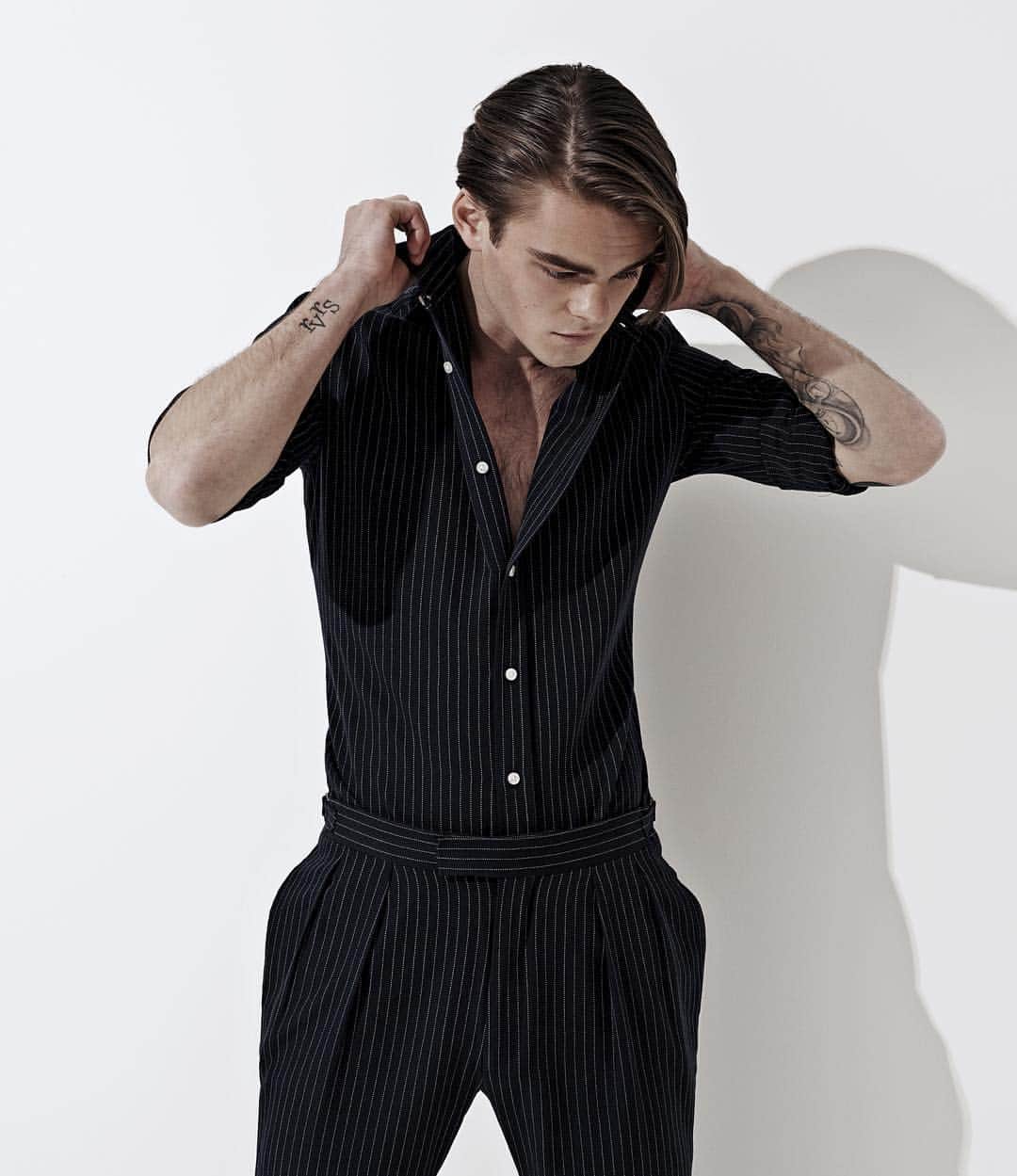コンラッドのインスタグラム：「Lookbook now live. @ralphlauren for @barneysman on Barneys.com 💙」