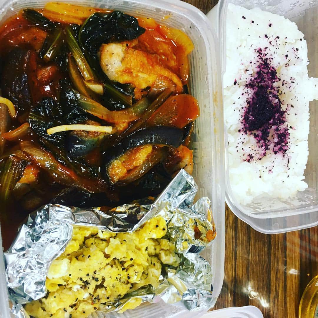 鈴華ゆう子のインスタグラム：「今日も終日リハー。アメリカに向けて。 (･ω･)今日のお弁当は、今朝作ったチキンのトマト煮込み。 I cooked for my lunch.l have a rehearsal for N.Y. concert throughout the day.」