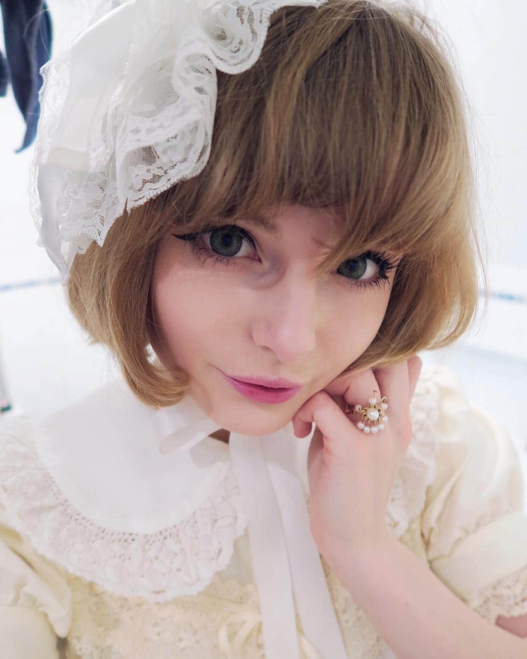 Ella Freyaのインスタグラム：「This filter makes me look like a #livingdoll and I'm scared #lolitafashion」