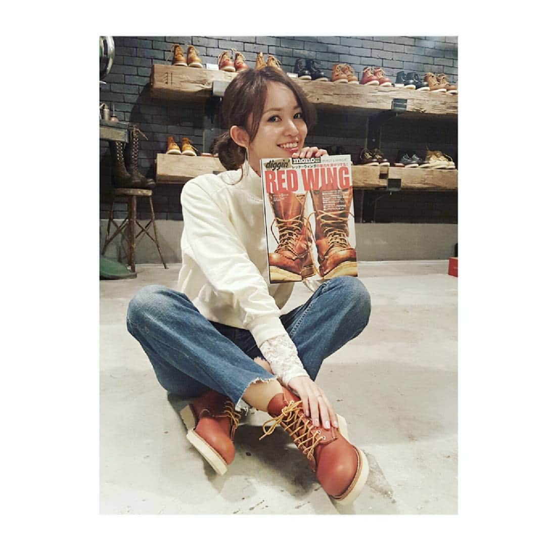 小林美季さんのインスタグラム写真 - (小林美季Instagram)「UCHIDATV 大阪から生放送(^^*)！ 大阪RED WING 大阪ランバーカンパニーLUMBER CO. あのレッドウィングさんです👞！ Japan代表の 鈴木さんが出演してくださいました*  すぅごく素敵な空間で 興奮しっぱなし！！！ 実際に履かせて頂いて 心地よさとか かっこよさを実感したよ🌟  貴重なお時間 本当にありがとうございました！  #REDWING #REDWINGJapan #革靴 #生配信 #UCHIDATV #大阪 #osaka #初めて #来たよ #お洒落すぎ #大興奮 #ありがとうございました #thanks #happy #かっこいい #レッドウィング #カットオフデニム #小林美季 #mikikobayashi」2月24日 21時04分 - miki_66v