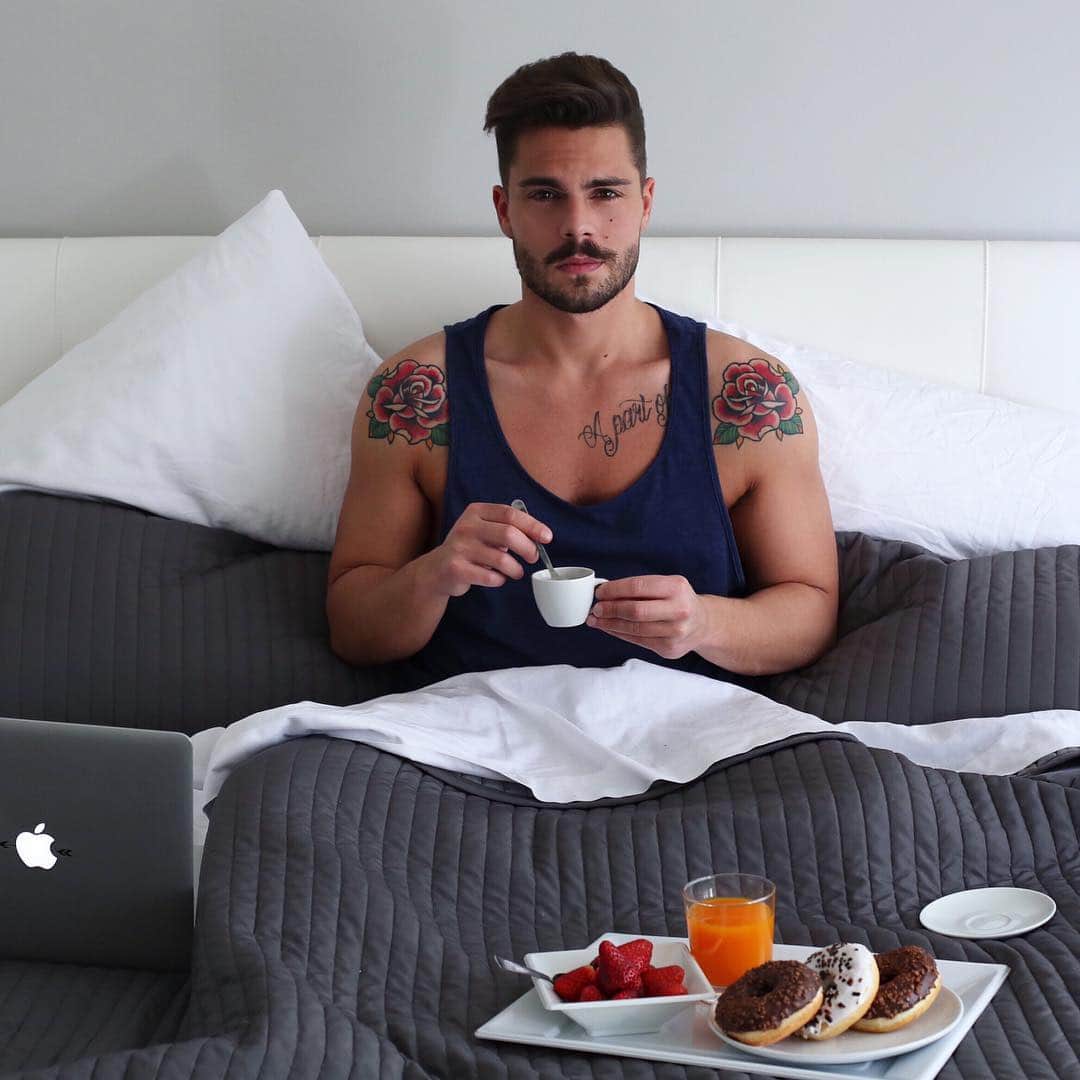 Stefano Trattoのインスタグラム：「Buon Giorno 🙈🍓! #GoodMorning #iwokeuplikethis #Milan  Check @badboysofinsta !」