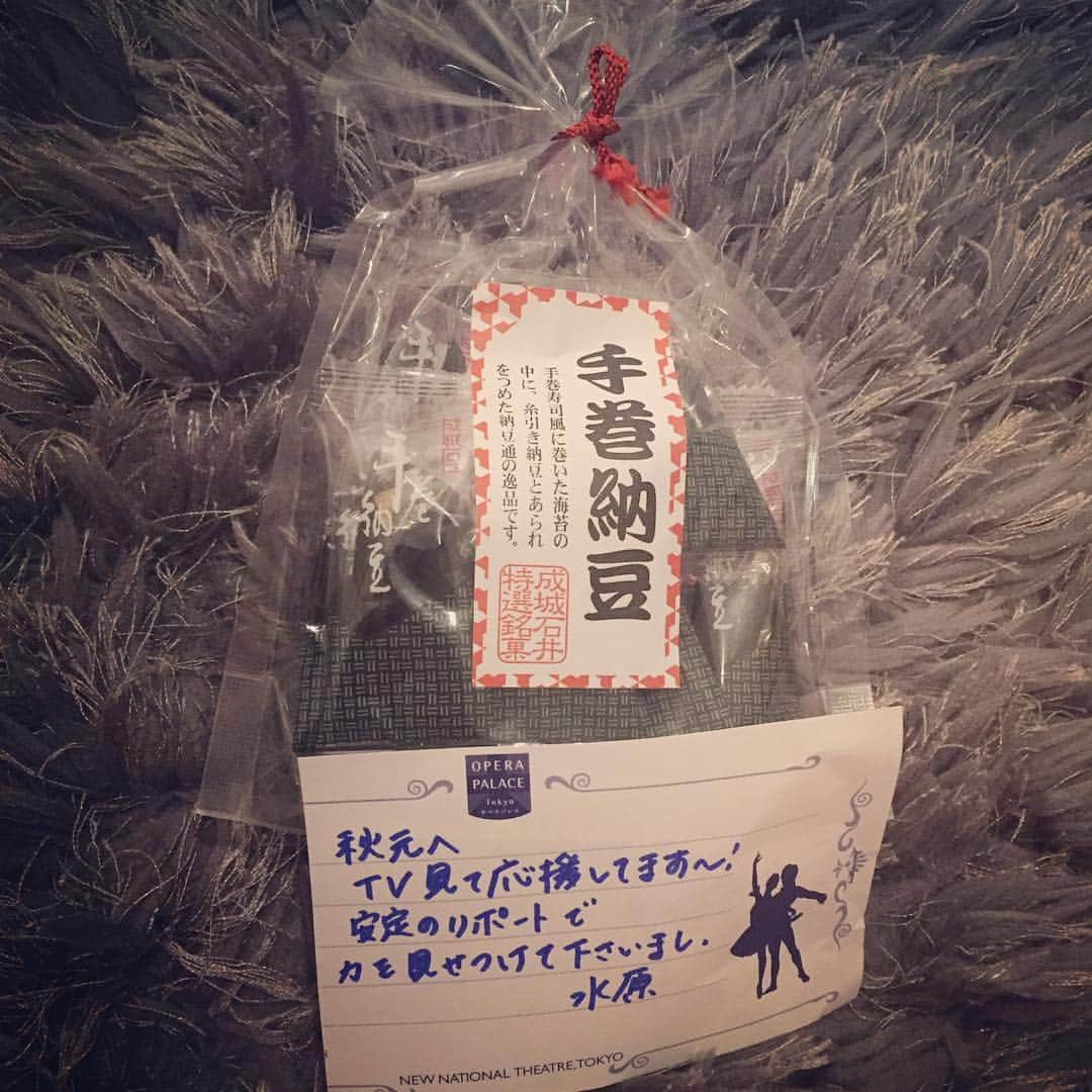 秋元玲奈さんのインスタグラム写真 - (秋元玲奈Instagram)「優しい水原先輩から、世界卓球に向けてこんなものをいただきました✨😆 ありがとうございます💕💕 #優し過ぎる #尊敬する先輩 #水原恵理アナ #私もこんな先輩になりたい #手巻き納豆 #気になる #世界卓球2016マレーシア  #今週日曜日開幕です #卓球 #マレーシア」2月25日 21時45分 - rena_akimoto