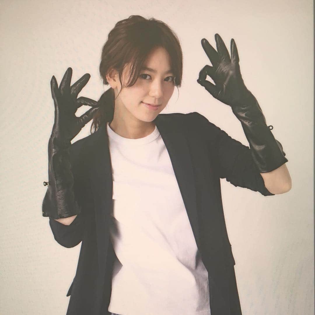 西村みえこさんのインスタグラム写真 - (西村みえこInstagram)「今日もお疲れ様でした。うっしっしっしの顔みたい😎  #japan #tokyo #fashion #model #me #スタクル #スタイルクルーズ #手袋 #舞う #ニヤリ」2月26日 17時51分 - mieko_nishimura_