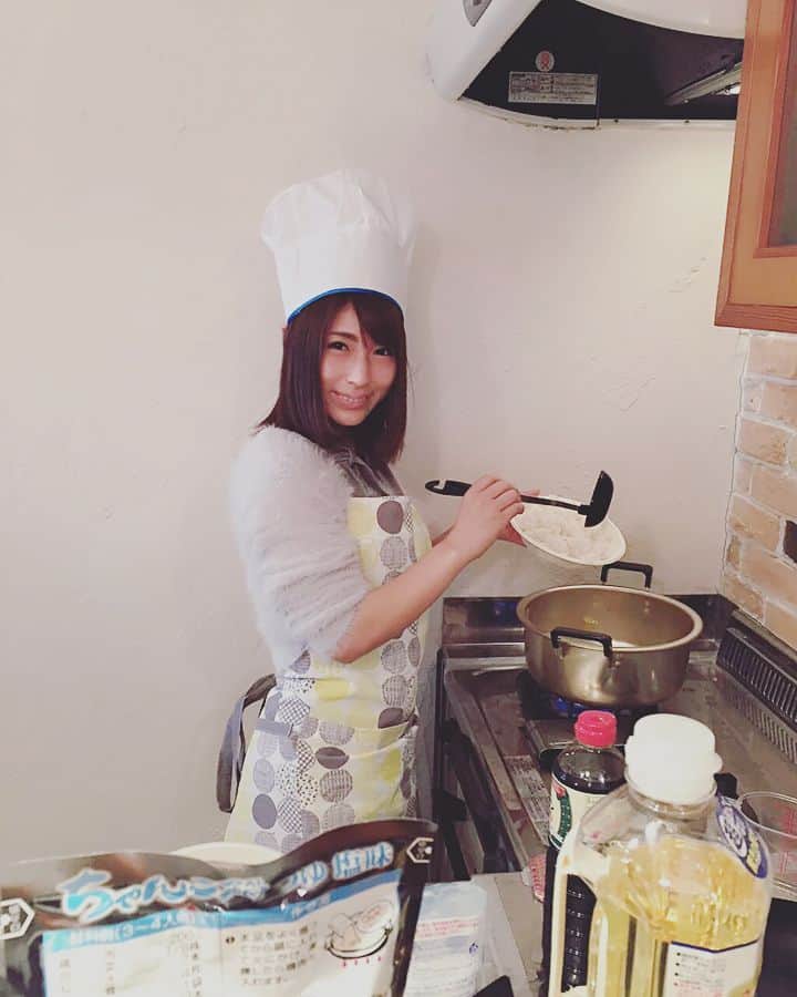 星野ナミのインスタグラム：「〆は雑炊だよ🍲💕 #ナミズキッチン  #コックさん  #🍲 #前髪気になる」