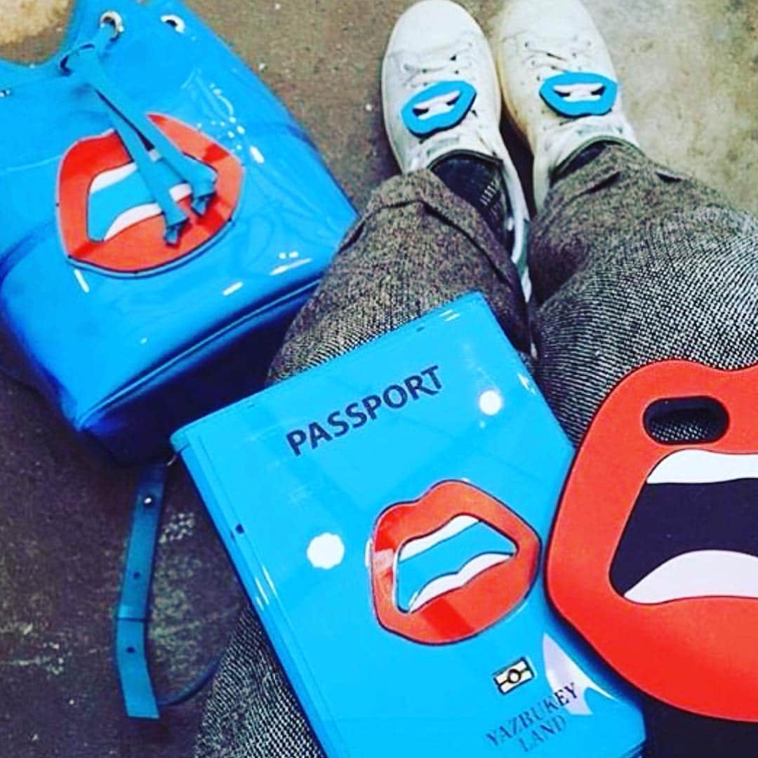 ケースシナリオのインスタグラム：「#monday #currentmood #travel #lifestyle #onthego #regram @yazbukey #iphone #case #collaboration」
