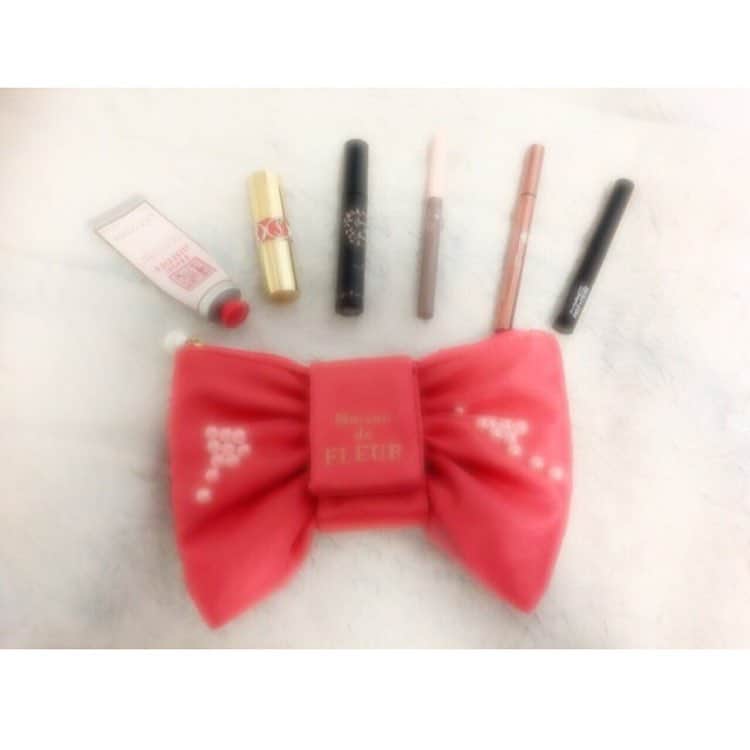 Candypot のインスタグラム：「* regram▷（（ @lumi_gram ） * 大人気Maison de Fleurのリボンポーチ とっても可愛いですよね🎀👝 * パールのついた可愛いポーチは 実は大容量💏💍 * お気に入りのコスメたちを入れて 毎日持ち歩きたいですね💫💭 * #regram #repost #CandyPot #キャンディポット #メゾンドフルール #リボンポーチ #コスメ #ロクシタン #ラブスイッチ #ラブライナー #サンローラン #マック #ポーチの中身 #ガーリー #ピンク #可愛い #MaisonDeFleur #ribbonpouch #cosme #loccitane #loveswitch #loveliner #YSL #MAC #whatsinmypouch #inmypouch #girly  #pink #cute」