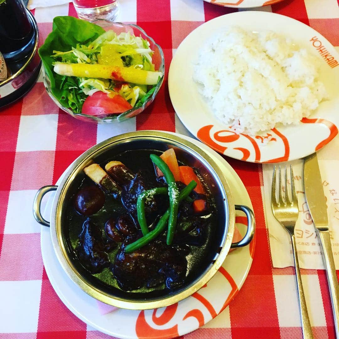 志摩有子さんのインスタグラム写真 - (志摩有子Instagram)「せっかく下町に来たのでヨシカミで洋食。  じっくり煮込んだビーフシチュー最高！ #ロケごはん #浅草 #洋食 #ビーフシチュー #ヨシカミ #うますぎて申し訳ないス」3月2日 13時39分 - ariko418