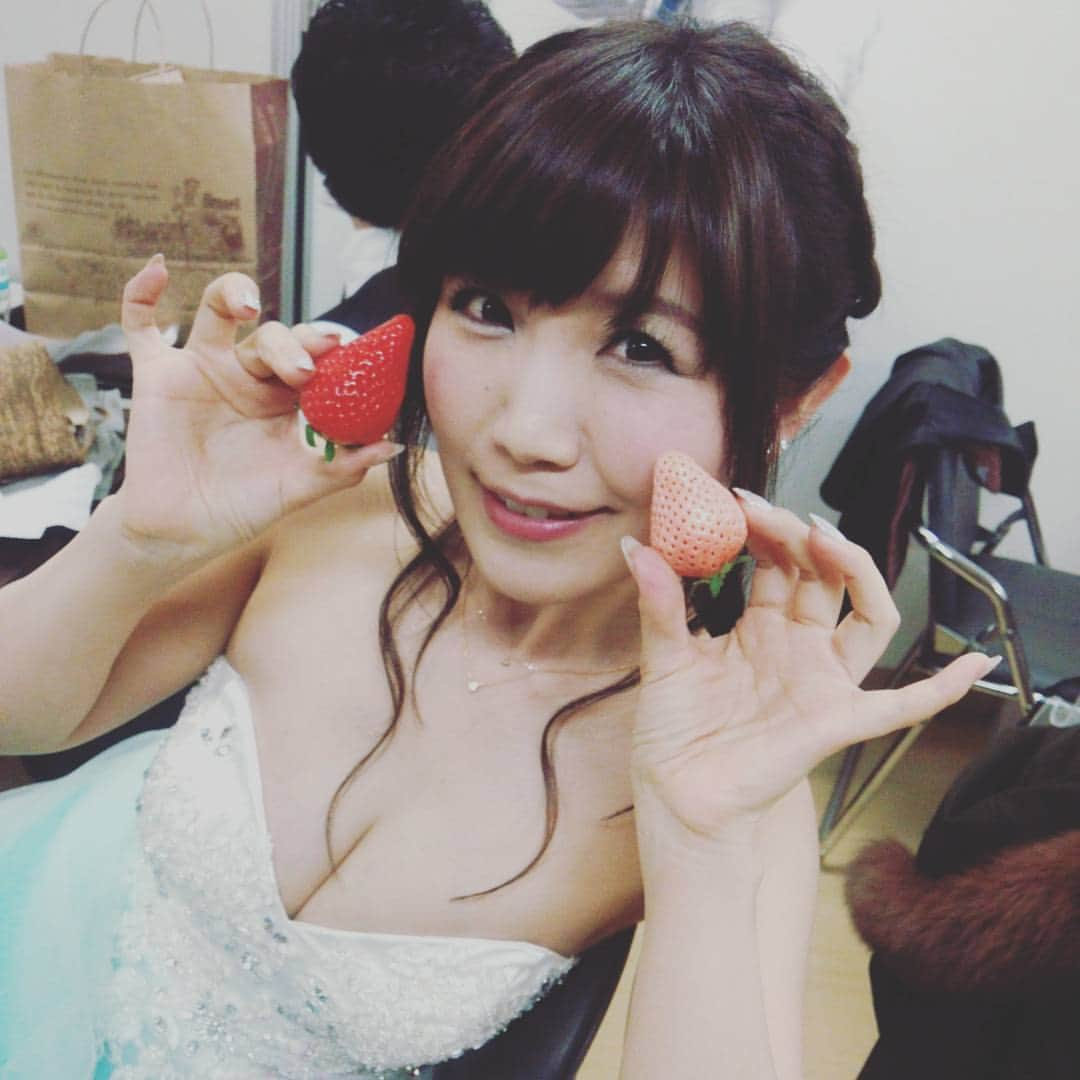 マークスグループさんのインスタグラム写真 - (マークスグループInstagram)「リーダーと紅白苺🍓 #美泉咲」3月3日 17時01分 - marksgroup_