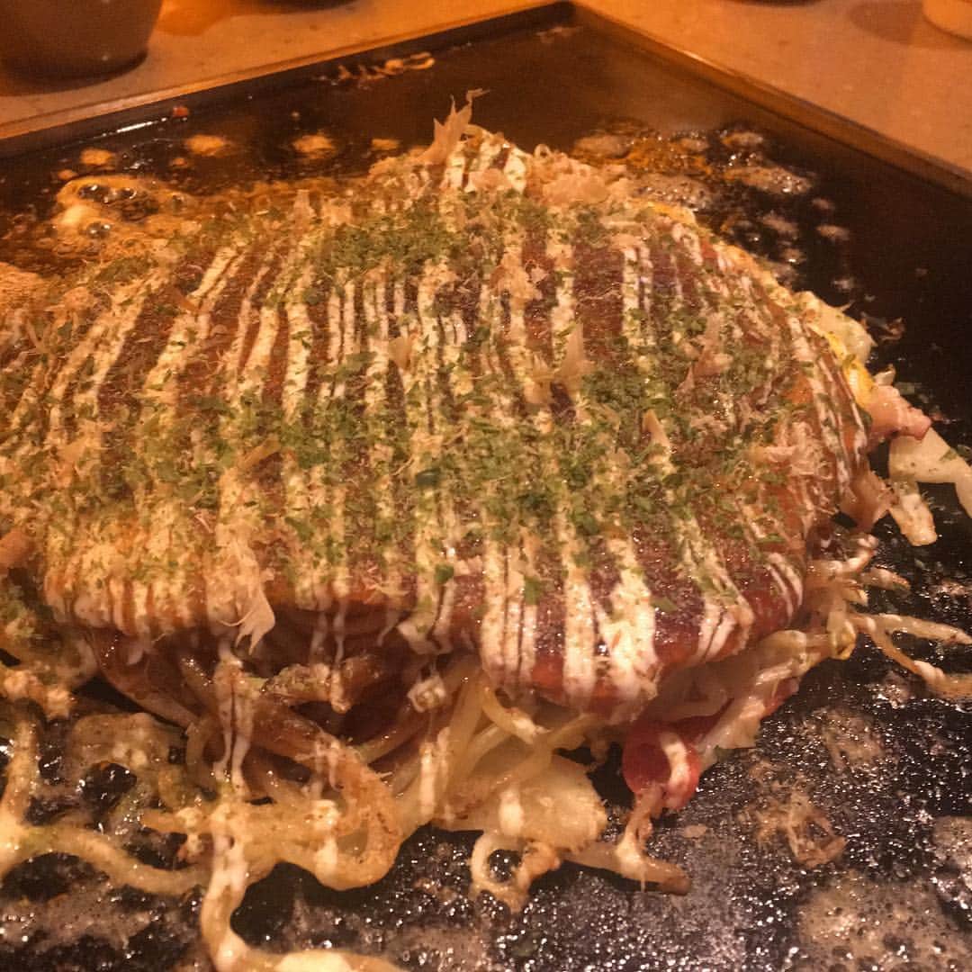 鈴華ゆう子のインスタグラム：「お好み焼き⁽⁽ ◟(∗ ˊωˋ ∗)◞ ⁾⁾ わーい♪鉄板もあるよ！」
