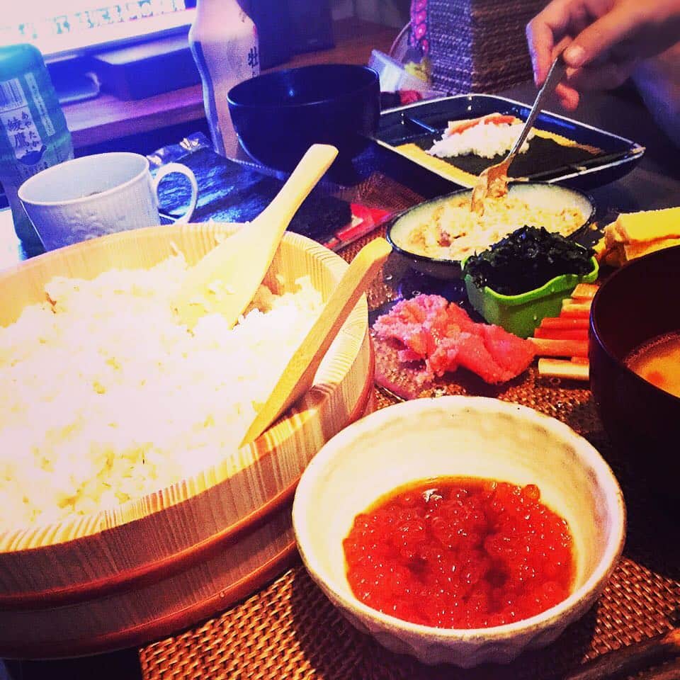 キンタロー。さんのインスタグラム写真 - (キンタロー。Instagram)「手巻き寿司したよ（＾ω＾） #ひな祭り #キン飯」3月4日 9時51分 - kintalo_