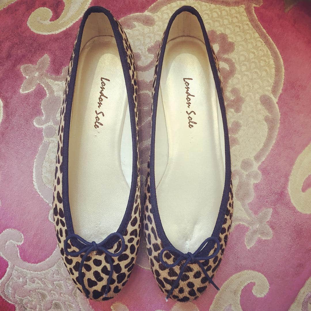 ロンドンソールのインスタグラム：「Print perfection! Bring out your wild side with our leopard calf hair pumps! Available in our Simple and India styles #leopardprint #availablenow」
