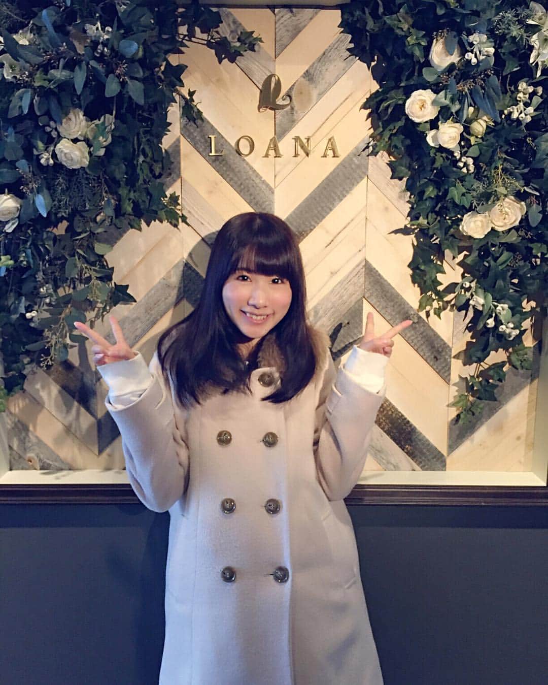 水崎綾のインスタグラム：「お世話になってる山根さんが3月から新しくopenした美容院Loana Roppongiに行ってきました💇 オシャレなお店で居心地良かった～💓 これで撮影もばっちりです♪ #5月舞台 #セカンドユースリープ #黒髪ロング」