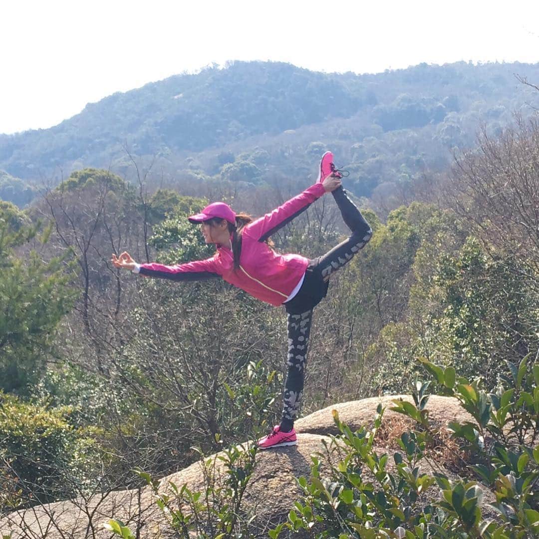 山田佳子さんのインスタグラム写真 - (山田佳子Instagram)「自然の中でリフレッシュ！ #yoga #balance  #nature」3月5日 17時54分 - yoshiko117