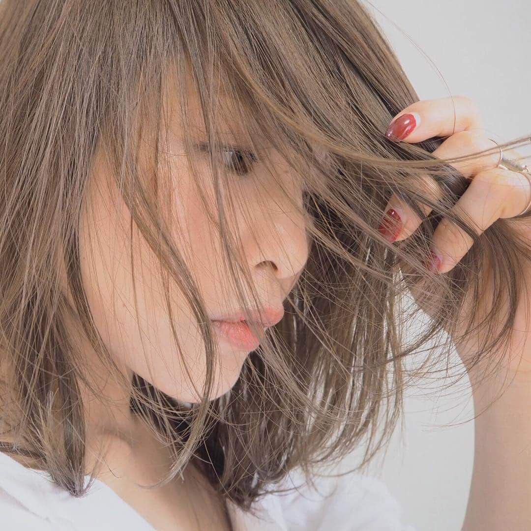 田中亜希子さんのインスタグラム写真 - (田中亜希子Instagram)「髪色の詳細はブログに書きました^ ^  表面と内側の色を変えてニュアンスが出るようにしています☺︎ #髪型#髪色#ヘアスタイル#ヘアカラー#key #表参道#原宿 #美容室」3月6日 9時14分 - akiico
