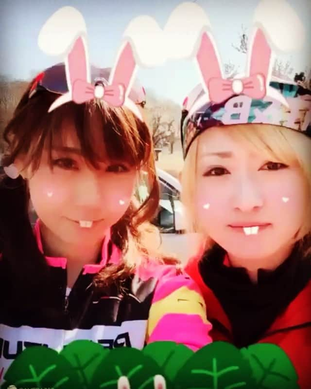 MIHO氏のインスタグラム：「ブリッツェンフェアリー自転車競技部・新メンバーAOIを羽黒山に連れて行きました。もうツッコミどころ多すぎて…。詳細は近々ブログにてご報告致します。続報を待て♡ #AOI初ヒルクライム #個性爆発してたね #ちゃんみほはというと #ツッコみ、時々スルー。 #ブログUPを #乞うご期待！ #今時のアプリって #すごいね。 #おもしろいね。 #今回はうさぎさん！ #camera360 #movie #love #smile #instamovie」