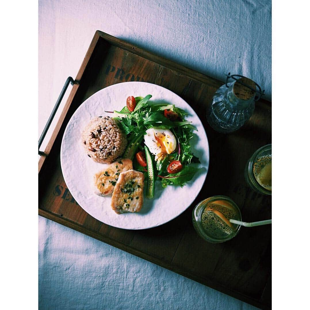 Rola's Kitchenのインスタグラム：「White Fish Seasoned with Herb Salt Plate🍴 白身魚のハーブソルトとポーチドエッグサラダ🍴あさのよく作る定番なんだ♪お魚は季節によって変えるのがたのしいの😊🐟」