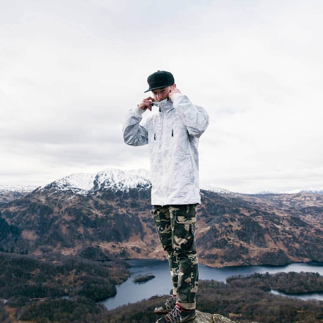 アディクトのインスタグラム：「Start living that ADDICT lifestyle and spend your days wisely. #getoutside #explore #streetwear 📷: @tomjoyphoto」
