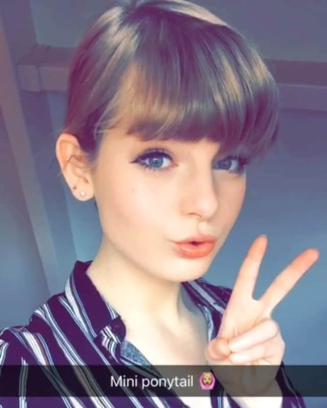 Ella Freyaのインスタグラム：「Posting the "flight attendant" look (according to @moninja777 and @samso_artist) 😂❤️ snapchat:ella6361」