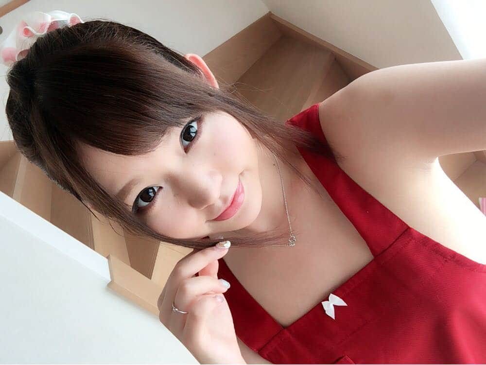 彩乃ななのインスタグラム：「#ポニーテール #いい天気 #ネムネムポン」