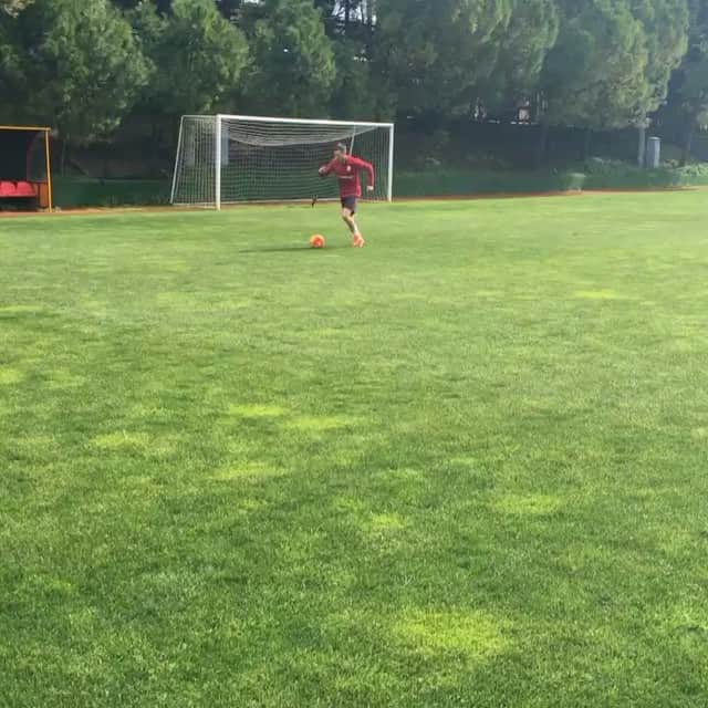マルティン･リネスのインスタグラム：「Keep working. Keep improving #GS #galatasaray #ml27」