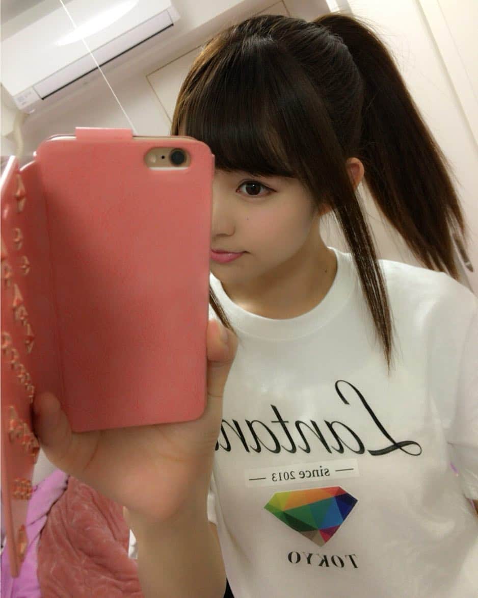 彩乃ななのインスタグラム：「#ポニーテール #ランタナ #ティーシャツ」
