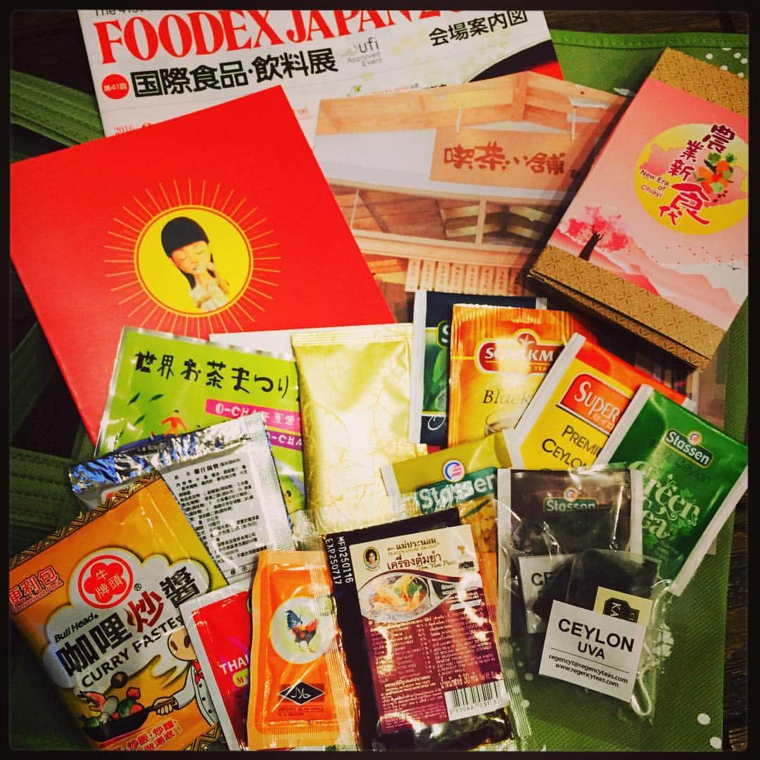 池澤春菜のインスタグラム：「Foodex Japan 2016に行ってきました〜。一応、お茶とオリーブオイルの人なので、資格はあるのです。台湾のお茶を中心にいろいろ拝見してきました。めっちゃ試飲して、めっちゃ試食して、めっちゃサンプルいただいて、めっちゃ歩いた‼︎」