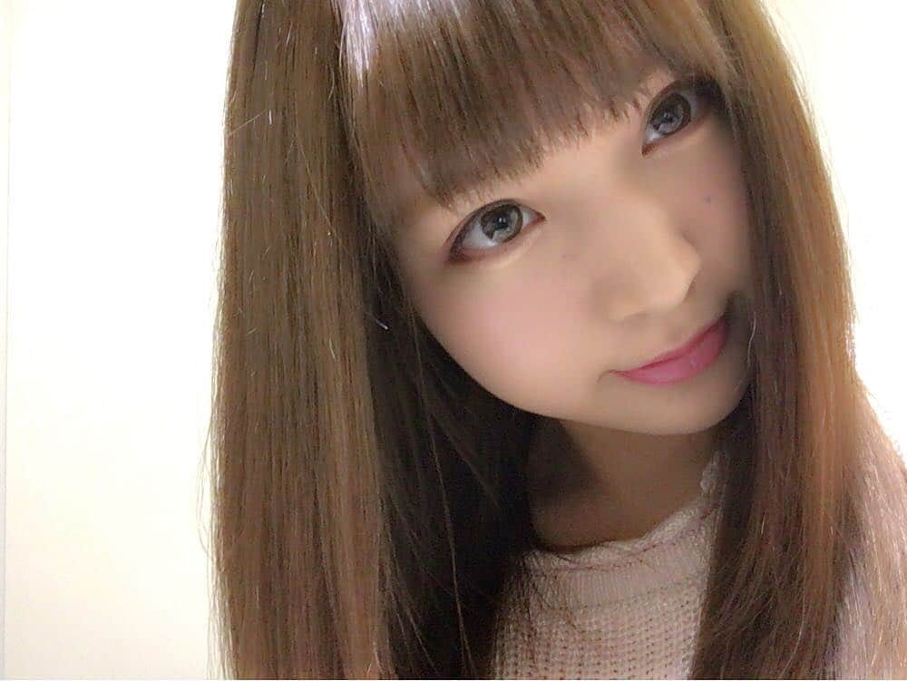彩乃ななのインスタグラム：「#リゼル #炭酸なんとか #トリートメント #カルピスうまかた #サラツル」