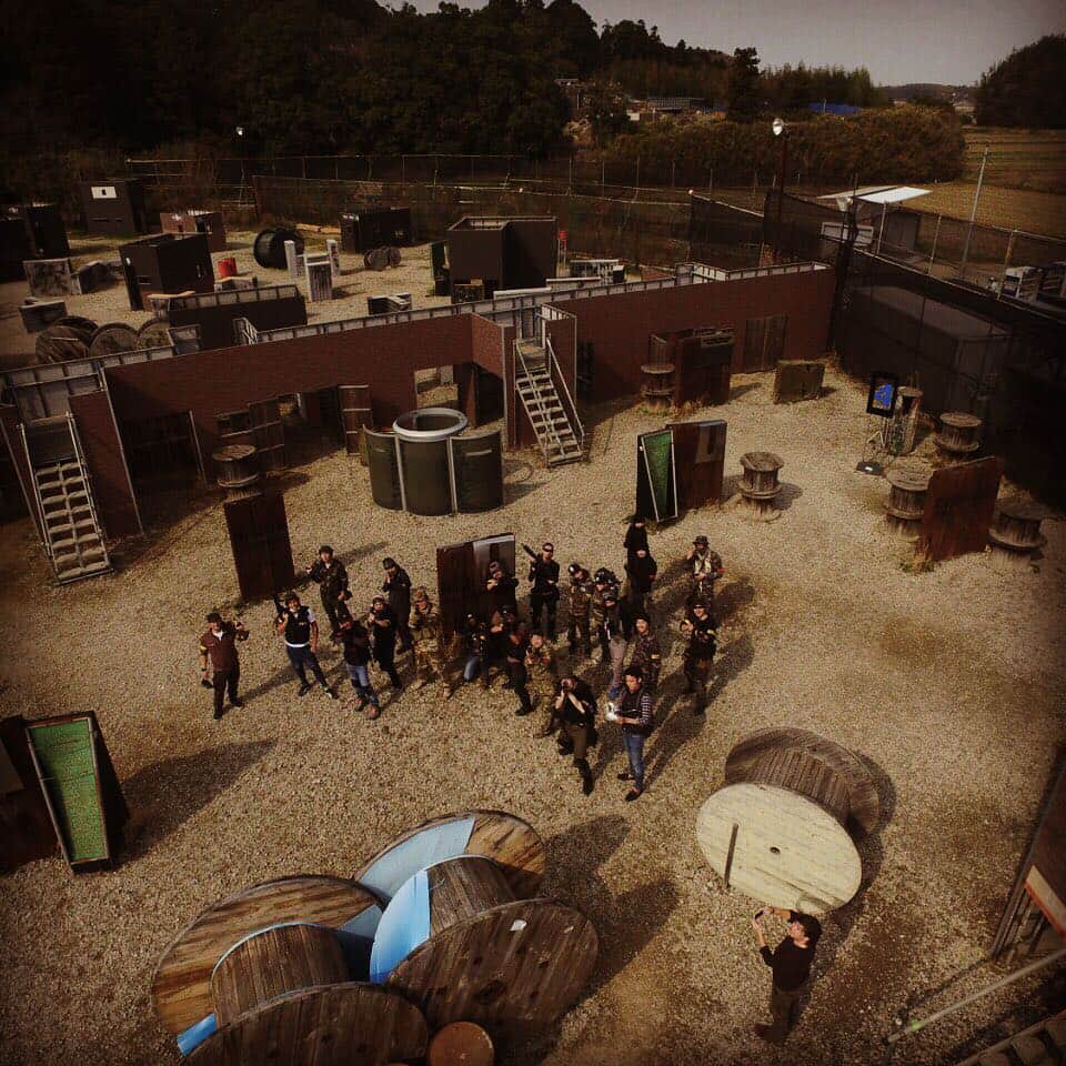 堀江貴文さんのインスタグラム写真 - (堀江貴文Instagram)「野外でサバイバルゲーム #survivalgame #サバゲー #drone #ドローン #空撮」4月6日 16時15分 - takapon_jp