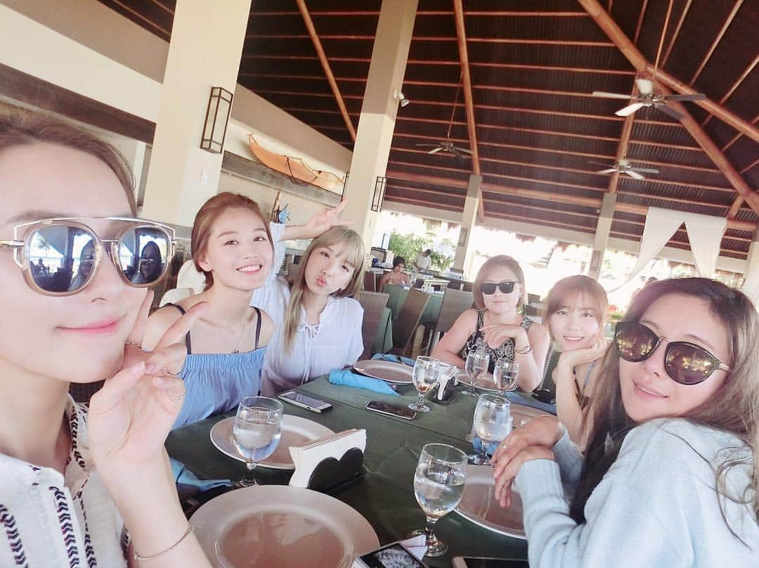 キム・ジェギョン さんのインスタグラム写真 - (キム・ジェギョン Instagram)「합체!!ㅋㅋ #RAINBOW #jaekyung #woori #noeul #jisook #hyunyoung #mom ㅋㅋㅋ」4月6日 17時02分 - _kimjaekyung_