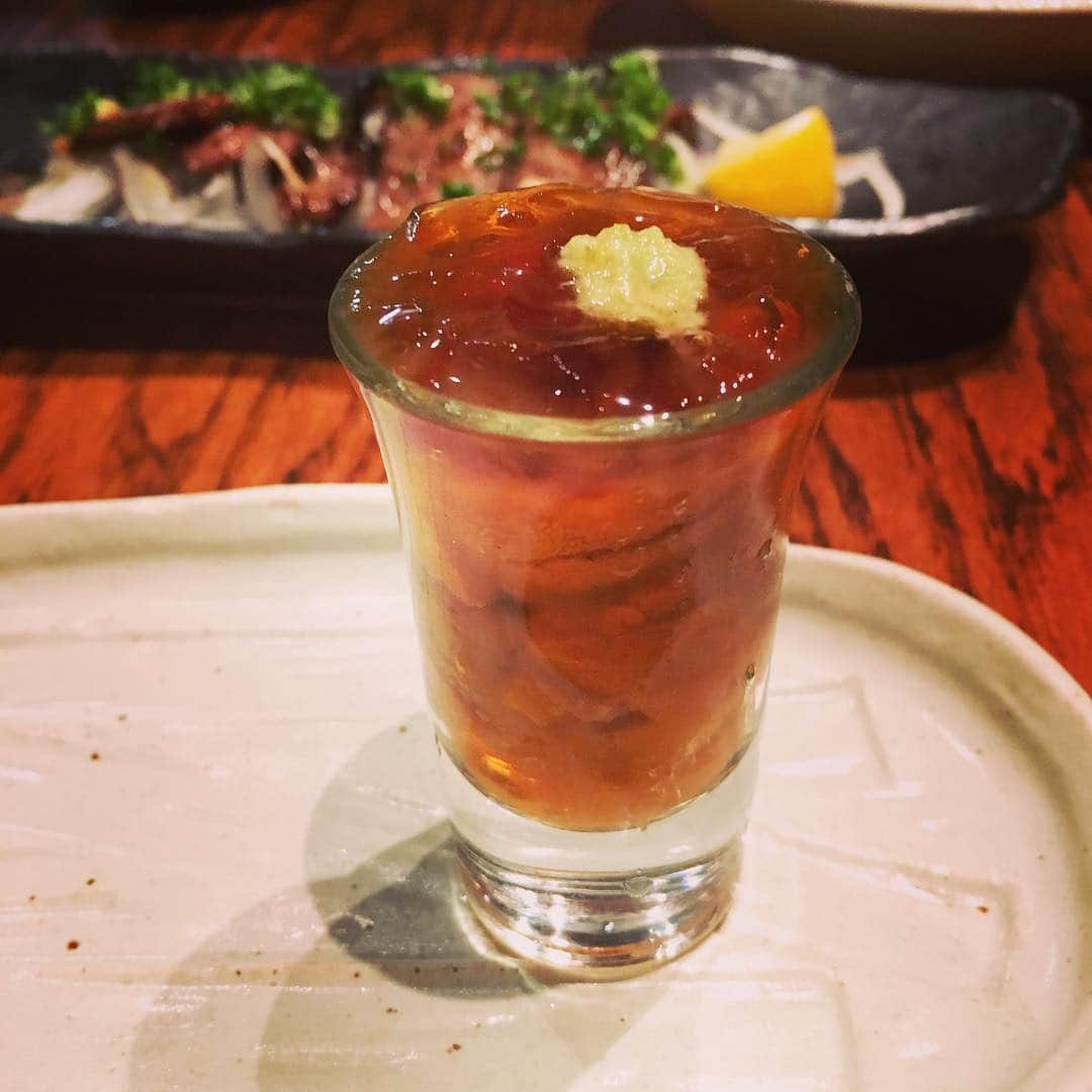 志摩有子さんのインスタグラム写真 - (志摩有子Instagram)「日焼けし過ぎて体が熱い😂 夜はあっさりと和食で。スタートはつるりと喉越しのいいウニシューター。 それにしてもここは何を食べても美味しい。 #ウニ #和食 #予約必須」4月8日 2時36分 - ariko418