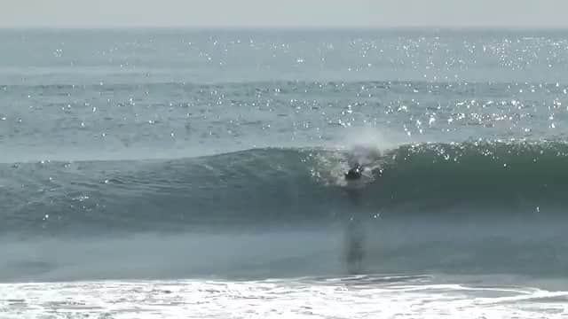 萩原章太のインスタグラム：「🏄🏽💭💭💭 🎥@photo_epg #surf#surfing#sea#beach#tube#wave#surfer#style #波乗り#海の匂い#潮風#サーフスタイル take it easy」