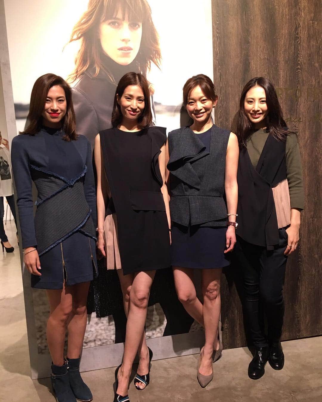 島村まみのインスタグラム：「事務所のみんなと#ALBERTOFERMANI 2016AW  エキシビションへ✨ みんなワンピースとっても似合っていました❤️ 私が着ているトップスも可愛かったですよ😊」