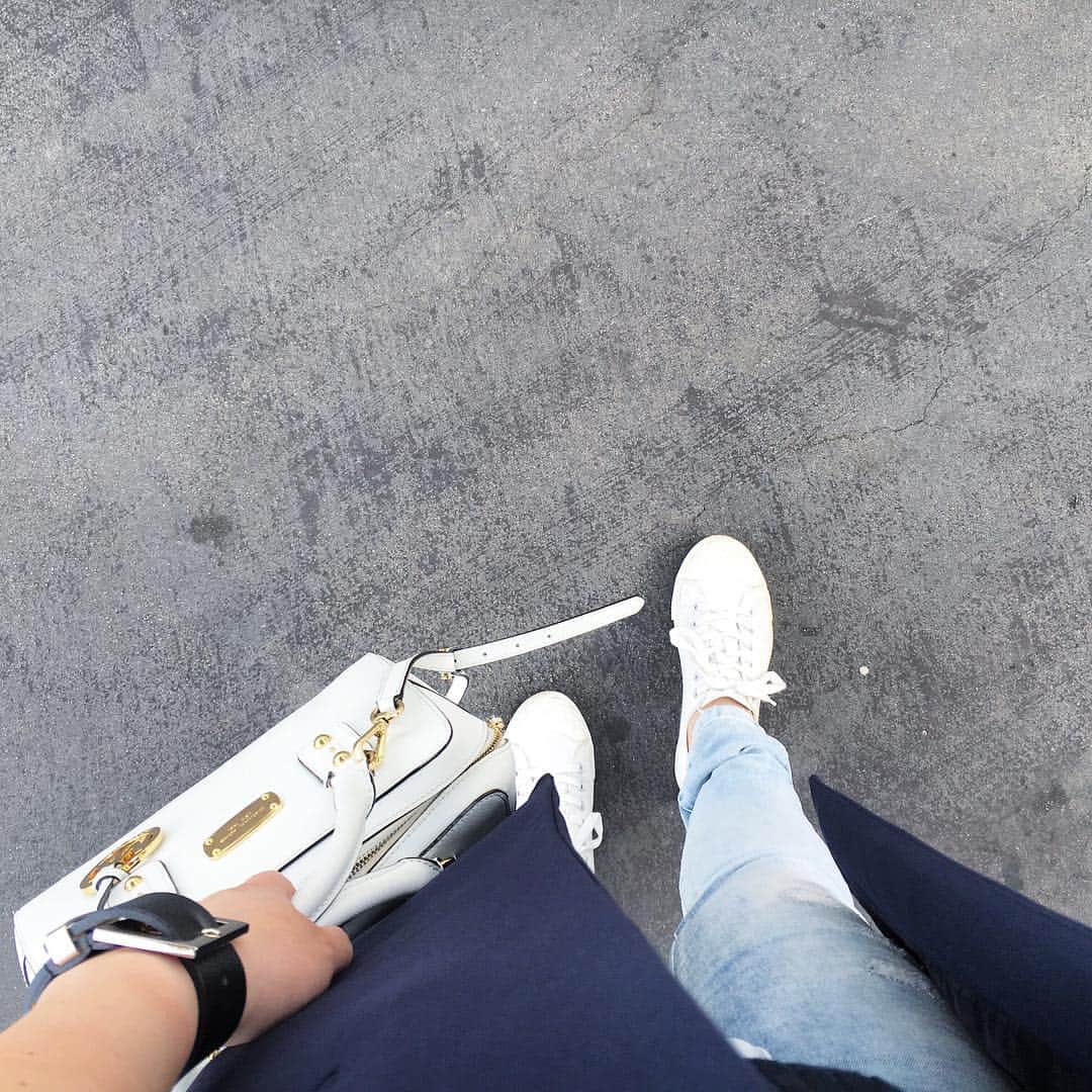 左近鈴乃さんのインスタグラム写真 - (左近鈴乃Instagram)「. 今日はこっちゃんのお靴を借りた👟💟 . #ootd」4月9日 14時43分 - suzuno_sakon