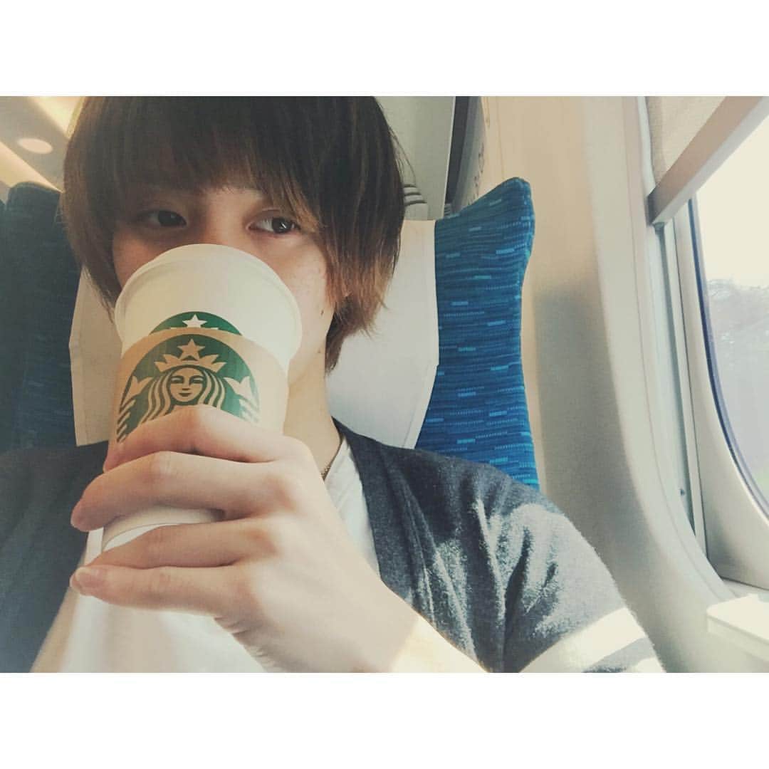 小越勇輝さんのインスタグラム写真 - (小越勇輝Instagram)「goodmorning/Tokyo→Osaka #STARBUCKS#スタバ#カプチーノ」4月9日 9時46分 - yuki_ogoe