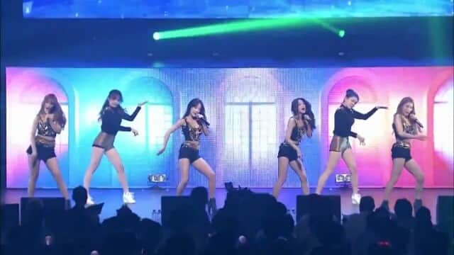 ヨンジのインスタグラム：「Throwback. Kara - Mamma Mia (Jap. Ver.) @ 4th Karasia Japan Tour  #kara #kamilia #jackji #huryoungji #youngji #허영지 #영지 #카라 #heoyoungji #Cupid #InLove #twxytzuyu #sweetmelody #dspmedia #gyuri #hara #seungyeon #kpop #goddess #ThankYouKARA #카밀리아 🍃」