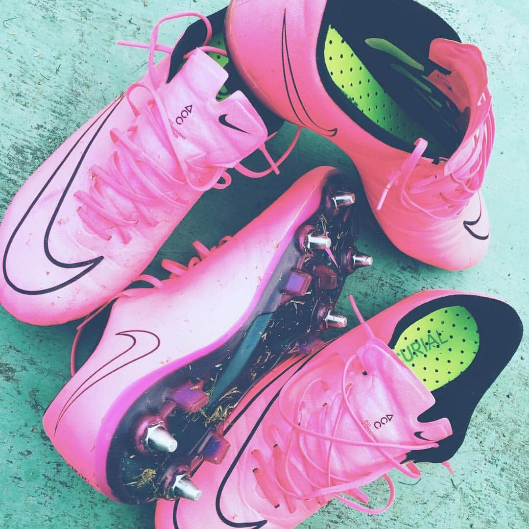 石川慧のインスタグラム：「. NIKE✔️✔️✔️ MERCURIAL👍👍👍 ThankYou👬👬👬 . #nike #mercurial #fg #sg  #soccer #football #shoes  #pink #black #27 #thankyou」