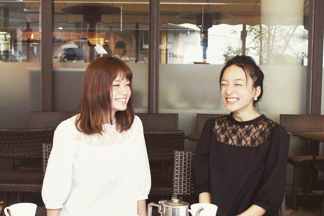 高山都さんのインスタグラム写真 - (高山都Instagram)「姉妹でのインタビュー、やっぱり似てて、やっぱり全然違ってて、面白かったなー。 ラブライナーのサイトでチェックしてみてください☺︎ それと、何年もずーっと愛用しているほど溺愛のアイライナーなので、カラーバリエ出て嬉しい！！ #ラブライナー #msh_labo #msh #カラーライナー #恋する愛メイク #プチプラコスメ #高山姉妹 #laBalance」3月16日 19時03分 - miyare38