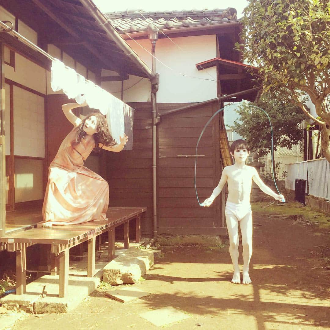 伽椰子と俊雄のほのぼの親子日記のインスタグラム：「あ"あ"あ"あ"あ"（今日は 洗濯物が よく乾く）  #あ"あ"あ"あ"あ" #ニャー　#さだかや  #「あ"」変えました #ご指摘ありがとう」