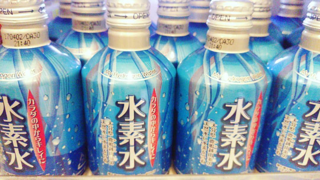 星野ナミのインスタグラム：「私んちの冷蔵庫✨入りきれない。。」
