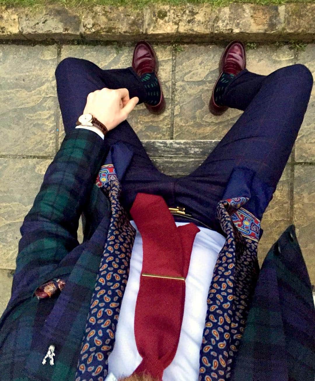 オースチンリードのインスタグラム：「Friday Night style inspiration! #austinreed #london #friday #fashion #menswear #mensfashion #menstyle #mensclothing #men #style #tartan #blazer #pocketsquare #paisley #outfitoftheday #dapper #gentleman」