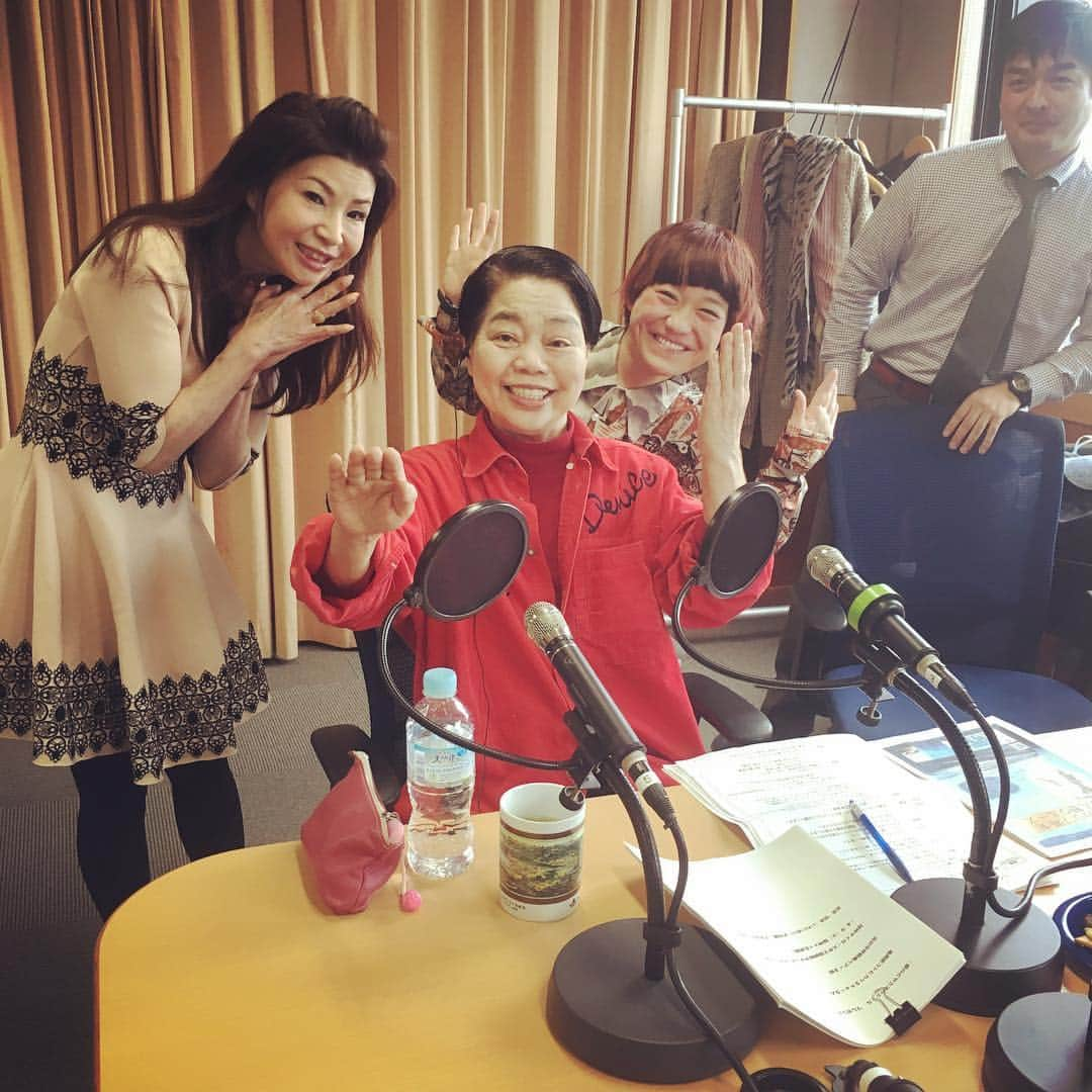 和田美枝さんのインスタグラム写真 - (和田美枝Instagram)「KBS京都ラジオにていくよ・くるよの春のどやさスペシャルです♪ 夕方4:15まで生放送中！！ 大好きなくるよ師匠、中学の先輩でもあるシルク姉さん、梶原アナウンサーさんとイェーーーイ✌️😊 私らが毎週木曜日やってる『女と男と木村のシャバダバ元気！！』も12:00から13:00までKBSホールにて公開生放送をしますよ〜 入場無料なのでお近くの方は是非ぃ〜  #くるよ師匠 #シルク姉さん #梶原アナウンサーさん #女と男と木村のシャバダバ元気！！」3月19日 11時16分 - miewada