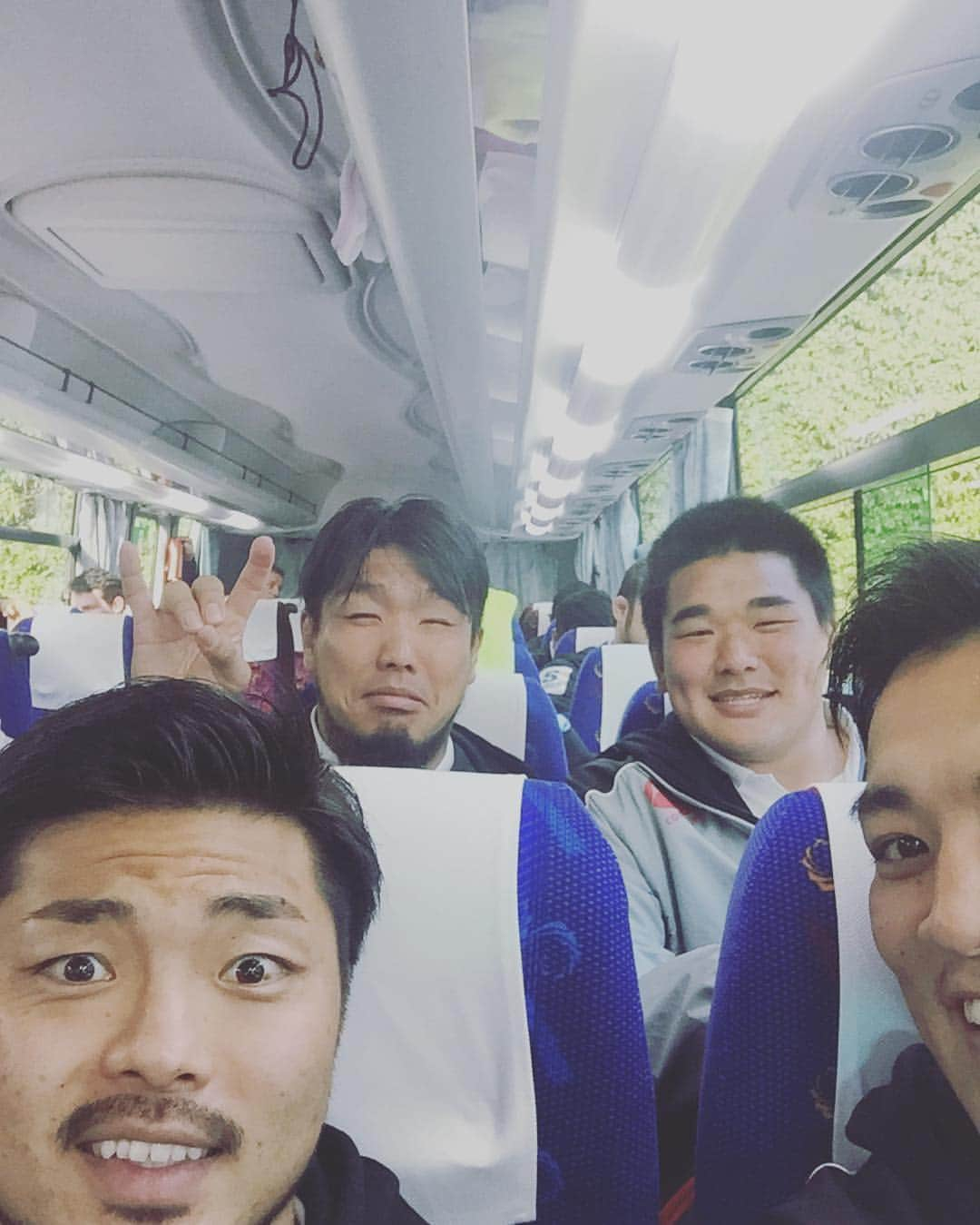 具智元さんのインスタグラム写真 - (具智元Instagram)「시합 정말 아까웠습니다. 다음시합 이깁시다! 試合本当に悔しかったです。 次は勝ちましょう。 #サンウルブズ#sunwolves#럭비 #仲良し💕 #하지원」3月19日 16時34分 - gu.jiwon_koo