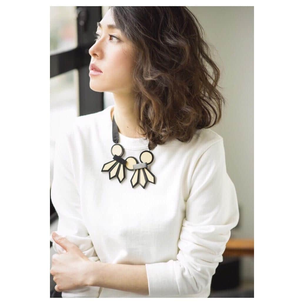 霧島れいかのインスタグラム：「😴💤  chilling  #chilling #breaktime #photograph #spring」