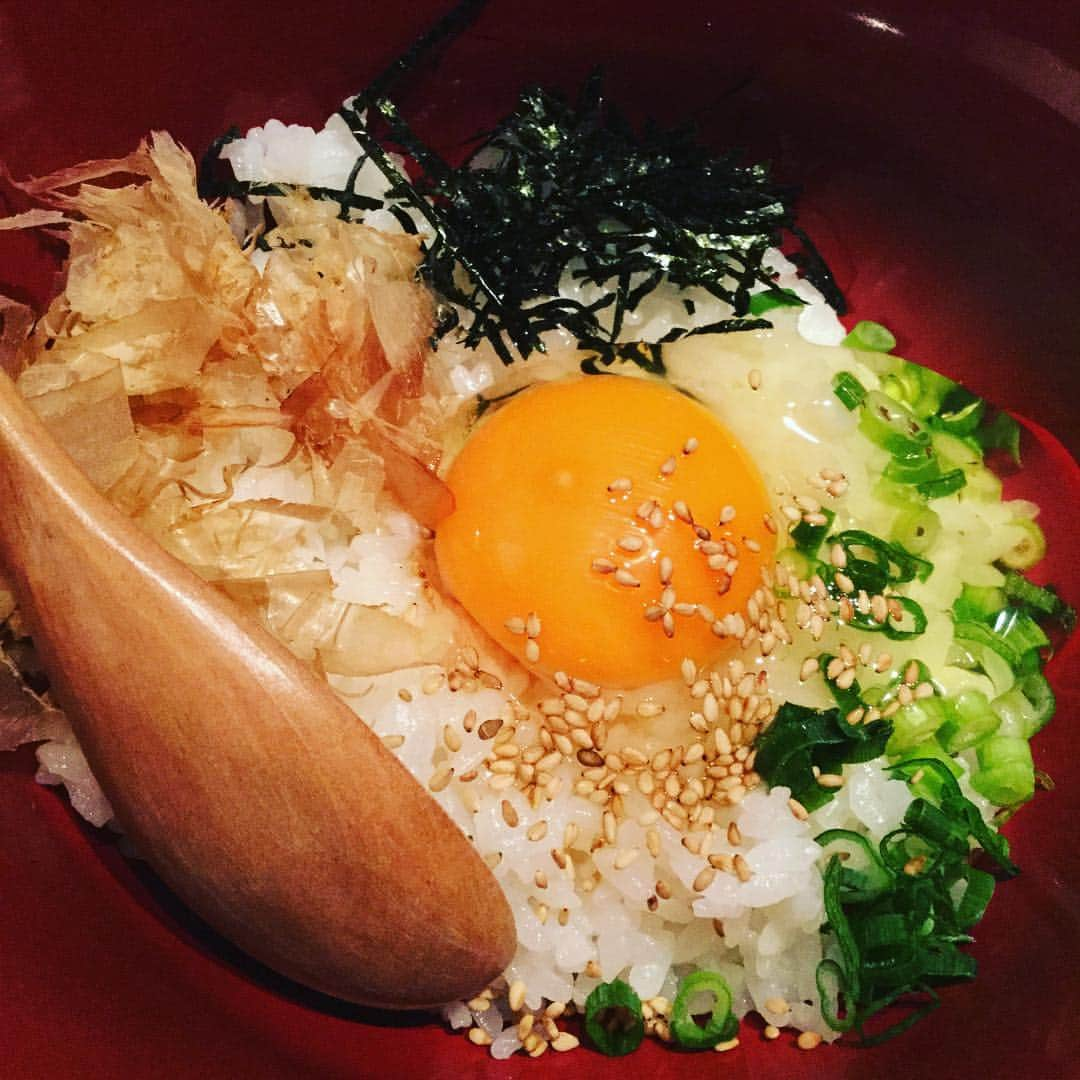 太宰ガロのインスタグラム：「卵かけご飯」