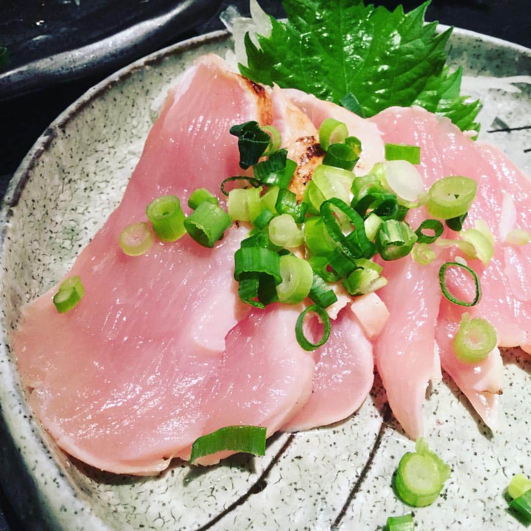 太宰ガロのインスタグラム：「鶏肉のたたき」