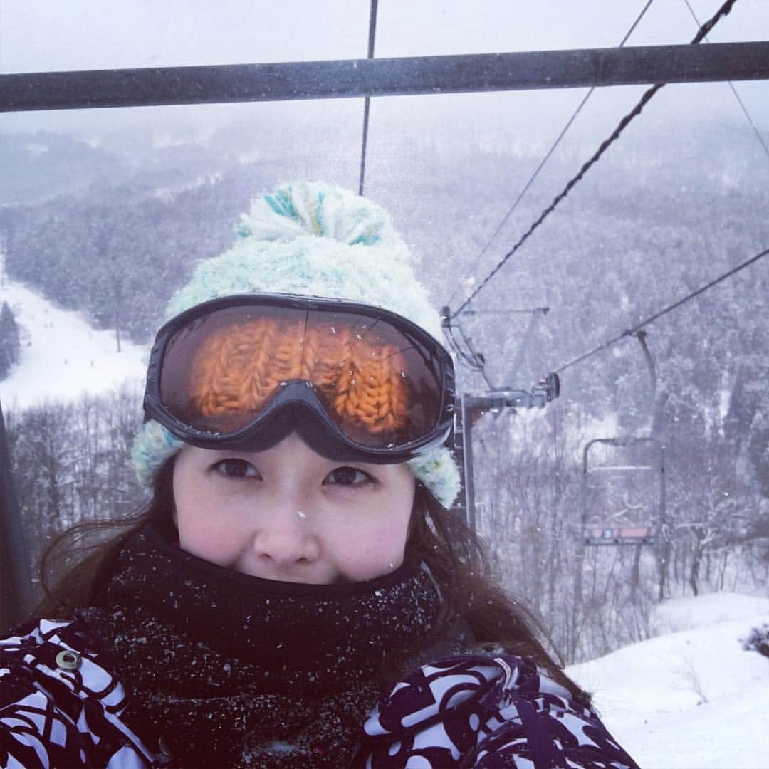 笛木優子のインスタグラム：「お天気いいですね！ またスノボ行きたいな。。。 もうあったかくなっちゃったから今年は無理かな⛄️❄️😂」