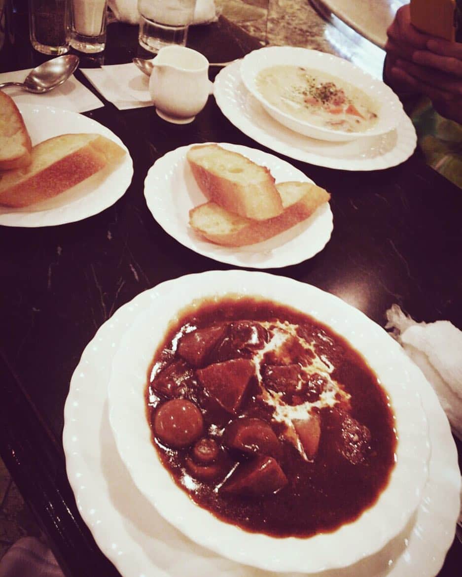 里本あすかのインスタグラム：「食べる。」